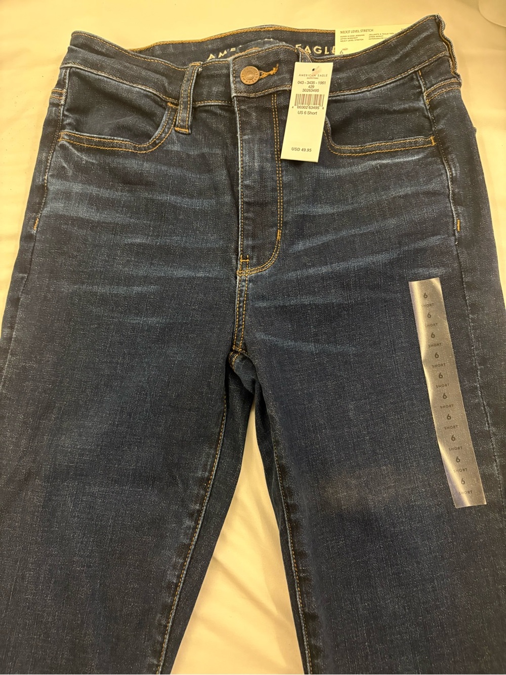 American Eagle Outfitters women’s dark super hi-rise Jegging in size 6 short.